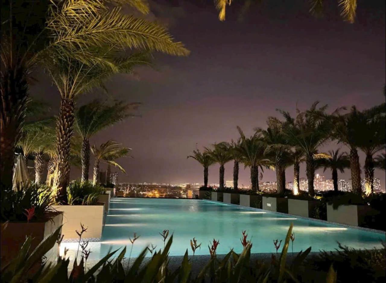 Apartment The Has 2 Bedrooms, 2 Bathrooms, 1 Kitchen, 1 Living Room, 1 Laundry Room, 1 Balcony, 1 Swimming Pool - District 7